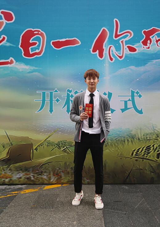 《龙日一》苏州开机 贾司特上演呆萌技术宅