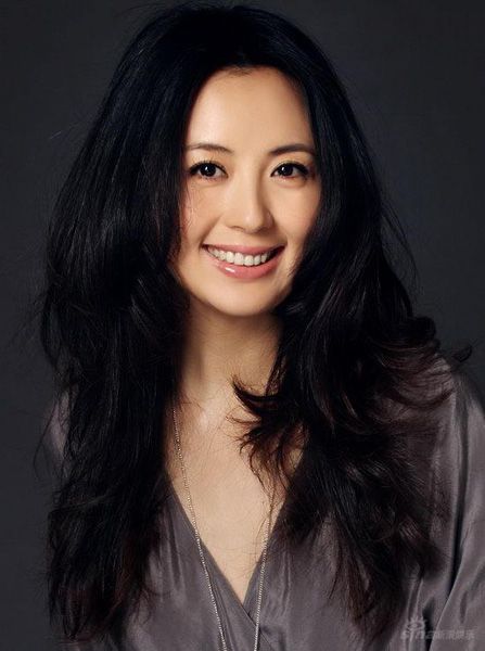 杨童舒独自驾车遭不明车辆跟踪 夜游京城回家