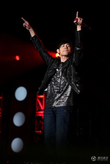 周杰伦与索尼发行合约将到期 金牌大风密谋抢人