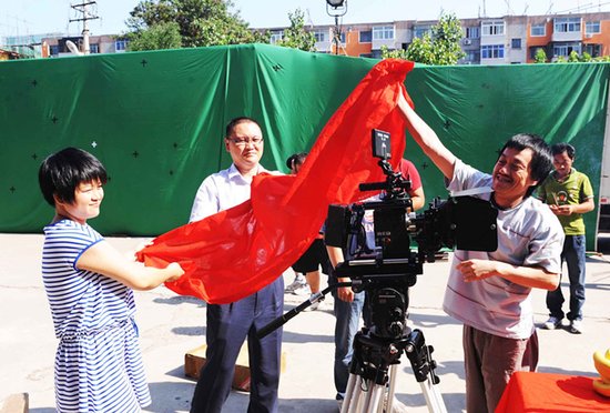 电影《卧龙岗》在京开机 雪村率众星集体护航