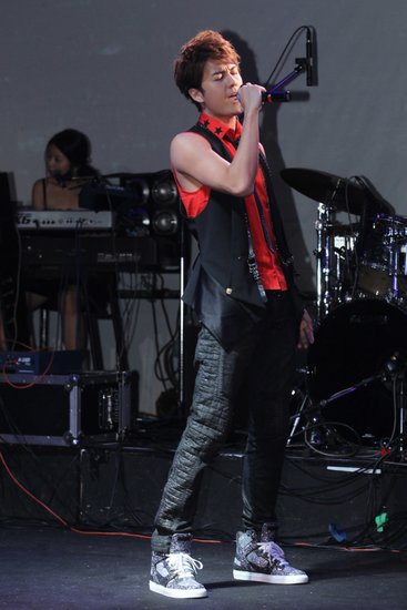 吴克群庆生音乐会high爆全场 种子音乐送上大礼