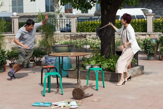 《 麻辣芳邻 》开播 张国强牛莉斗气邻居成情侣