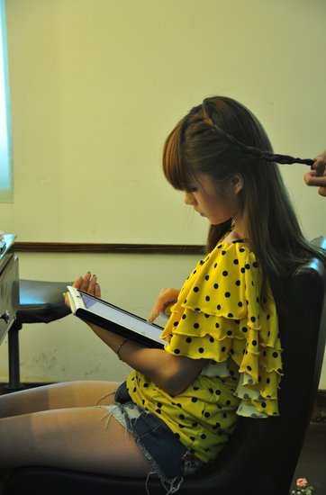 快女13强拍定妆照 DL组合再现青春校园风