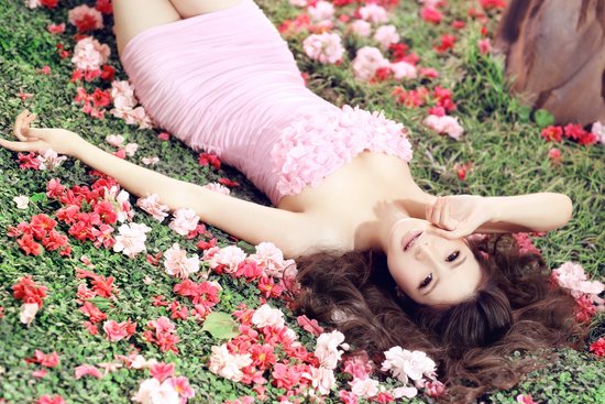 妖娆美模性感美胸诱人写真美图图片