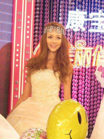 黄一琳婚纱_黄一琳性感图片(2)