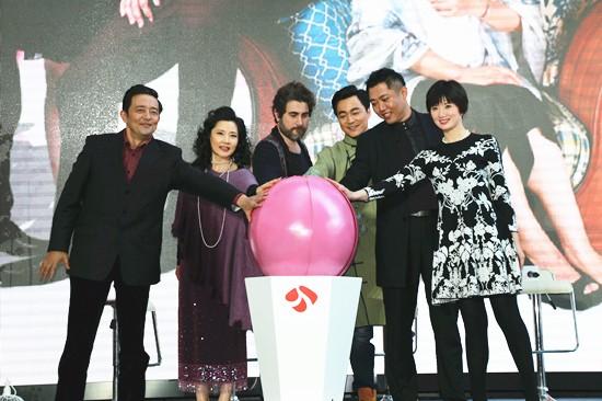 何赛飞有颜任性撩老外 《老妈的桃花运》开播_娱乐_腾讯网