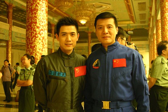 徐箭《飞天》首映帅气登场 演绎航天员苦辣辛酸