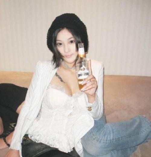 张馨予护<em>乳</em>封胸否认劈腿 却怎拍了那么多不雅