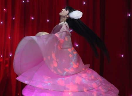 小彩旗春晚转圈4小时 回应:我的一种超能力