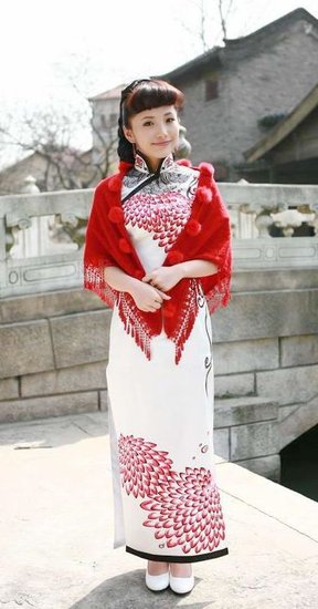 《大捕房》登陆央八 肖雨雨戏服多样百变控