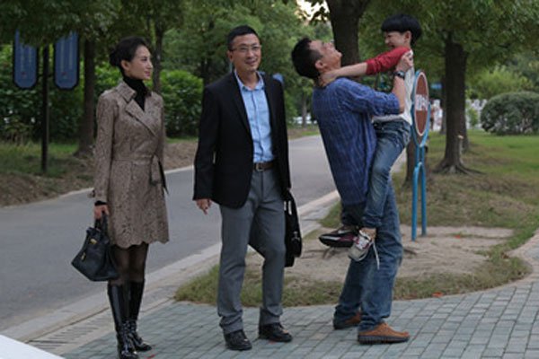 《慢慢地陪着你走》热拍 侯璎珏吴镇宇首次合作