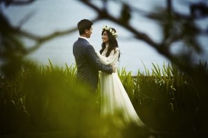 侯佩岑低调举办婚礼 母亲林月云与继父出席