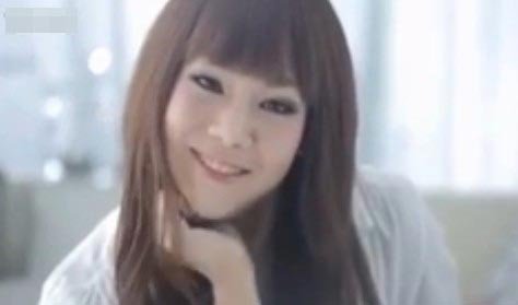 泰国重口味广告爆红:<em>男人穿文胸</em>挤出事业线_娱