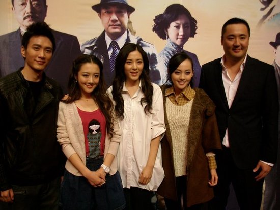 导演王子鸣,主演曾黎,李依晓,张嘉倪悉数到场为新戏的播出宣传造势.