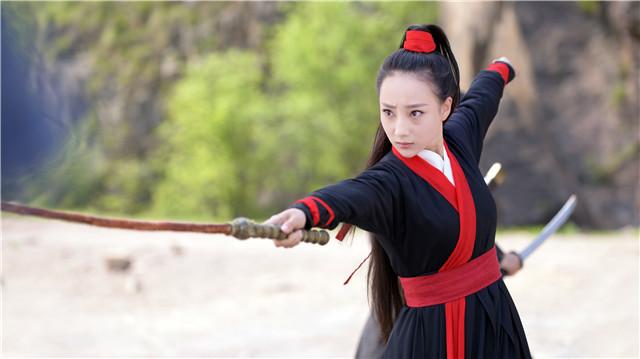 徐歆雨《花谢花飞花满天》杀青 饰张馨予姐妹