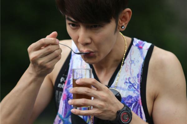 《精彩好生活》明星当厨神 木柴难住汪东城