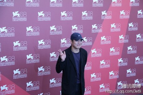 微讯:李连杰现威尼斯电影节 受媒体追捧抢风头
