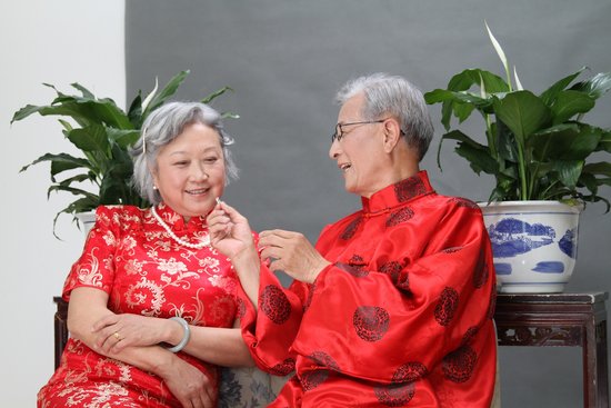 微电影《老魔术师》今日上映 温情讲述爱情魔