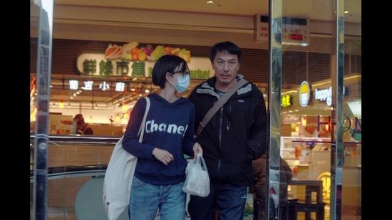 桂纶镁戴立忍好事将近?同逛家具店添日用品