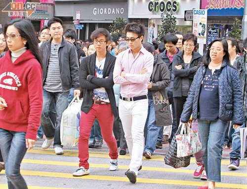 何猷君买爱情片独自浪漫 何超云口腔溃烂无法医