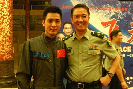 徐箭《飞天》首映帅气登场 演绎航天员苦辣辛酸