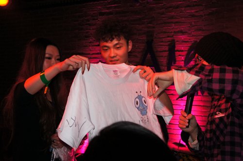 姚政携原创音乐力量唱响光棍节 专辑启动预售