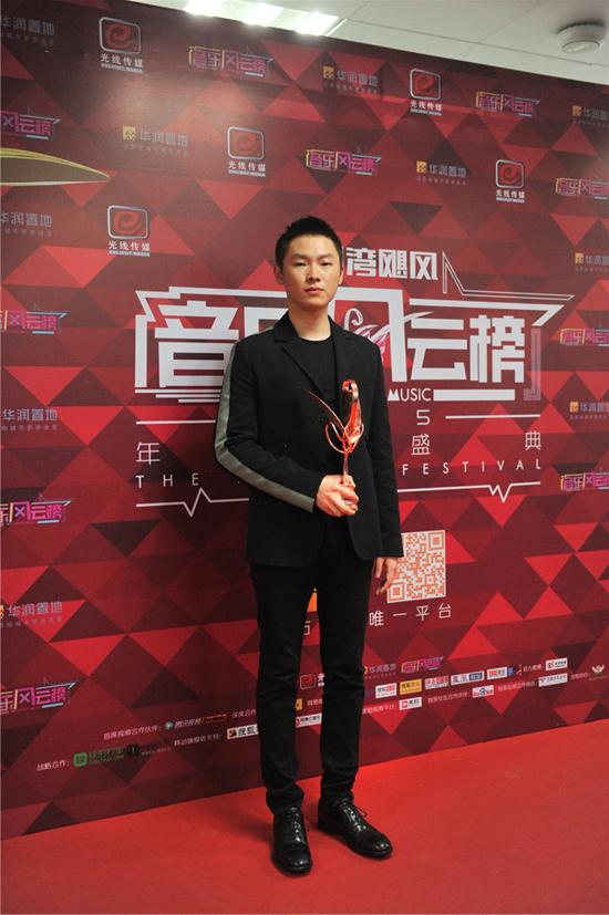 梁博唱作实力倍受肯定 再夺最受欢迎唱作人大奖