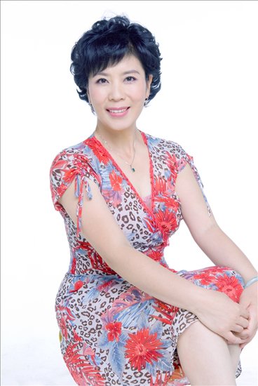 杨曙光歌曲集(33首)     杨曙光,女高音歌唱家,湖南湘西土家族,中国