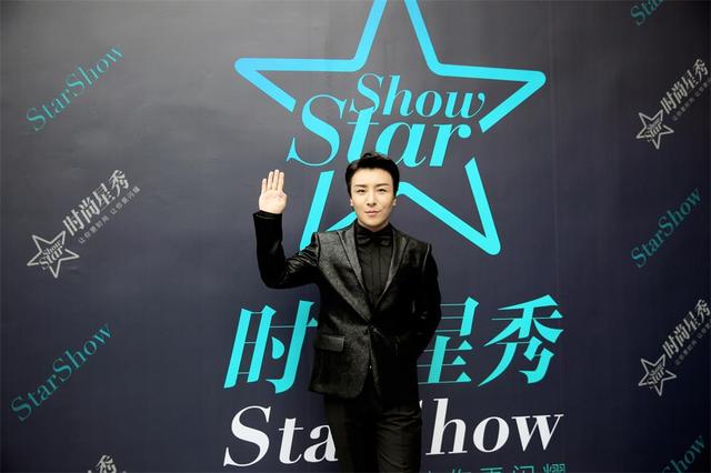 曹轩宾出席时尚星秀盛典 颁奖与贾乃亮续旧情