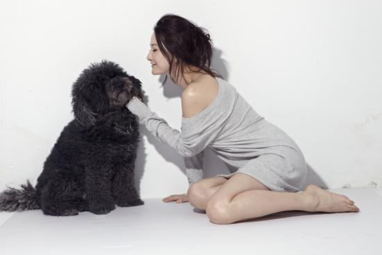 马赫遥微博高呼单身伤不起 携狗求抱走(图)