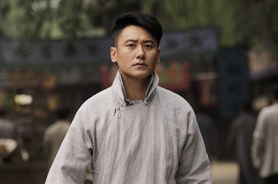 吴秀波《乱世书香》造型反转 剃胡子演热血青年