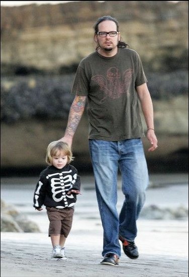 Korn主唱怀念吸毒 称孩子是阻止其复吸的动力