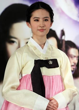 韩媒大幅度报道刘亦菲 赞其为新时代的王祖贤