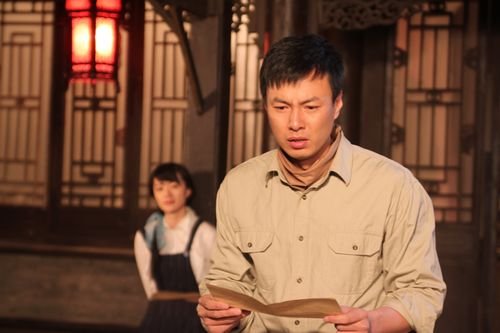 《不良英雄》热播获赞 朱铁从街头混混变身英雄