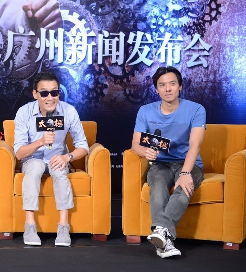 比基尼派对女星亮相几近全婐图片
