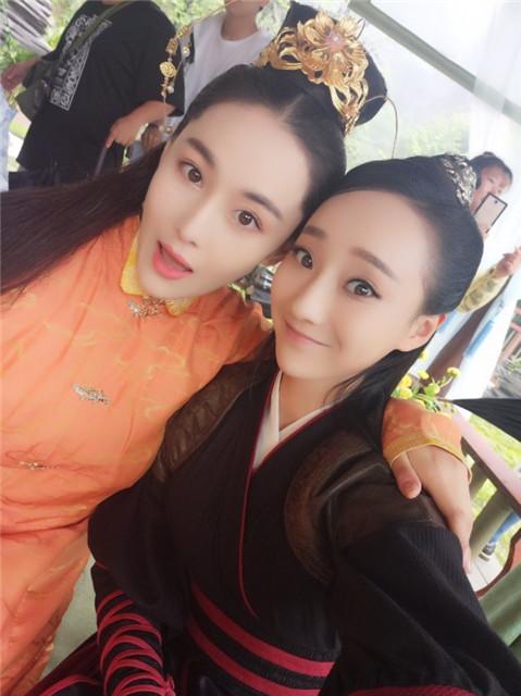 徐歆雨《花谢花飞花满天》杀青 饰张馨予姐妹