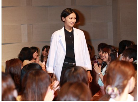 《黑色<em>女教师</em>》荣仓奈奈演双面人 自称很腹黑