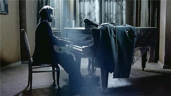 《钢琴家:废墟中的琴声,来自纳粹的救助