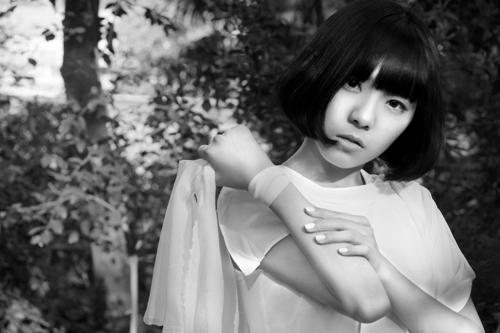 周子琰《The World Is Love》MV 诠释家暴少女