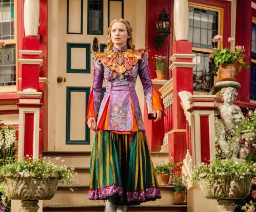 爱丽丝梦游仙境2 女主角干嘛要穿中国的古装?