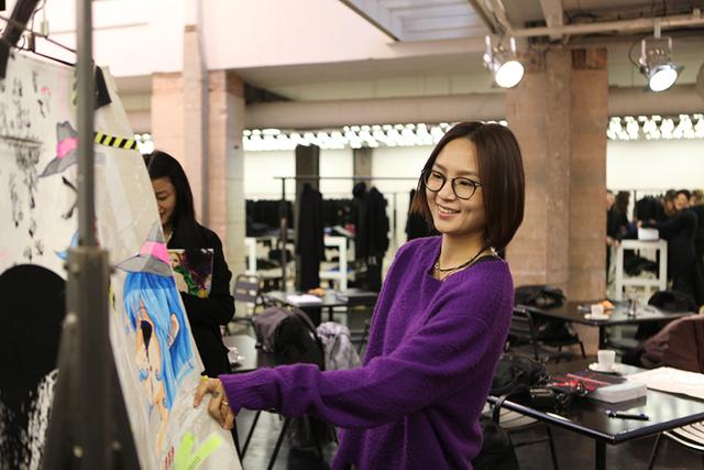 周笔畅成都演唱会揭密：十款摩登造型亚洲首秀 