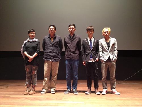 《17岁的梦》男主角否认基情：一起泡澡不是gay