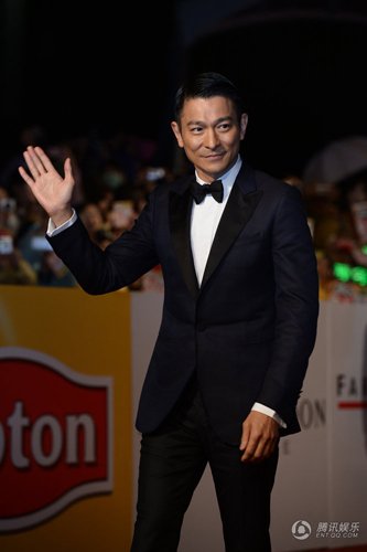 金马奖红毯:林志玲秀美胸