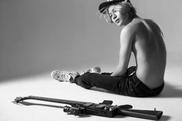 SHINee泰民将solo 半裸预告照迷人