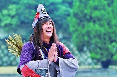 陈浩民晒照要为收视裸浴 被批跟风学文章删博道歉_娱乐_腾讯网