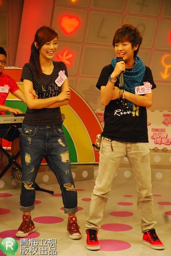 代悦扭臀李慧玩飞吻 原来都是妖娆小女人(图)