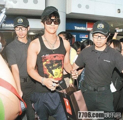 汪东城直言炎亚纶整容 兄弟决裂闹不和