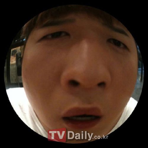 sj神童搞怪照公开 自拍大头照引网友爆笑