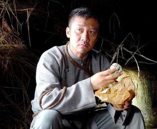 黄志忠《红槐花》中纠结于情 内心挣扎只为爱