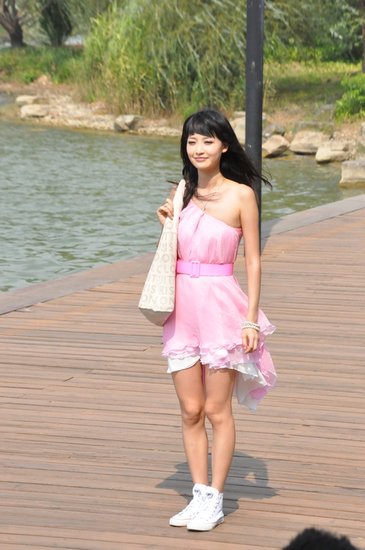 <em>快女杨洋</em>烈日拍摄vcr+携手五阿哥演青春偶像剧